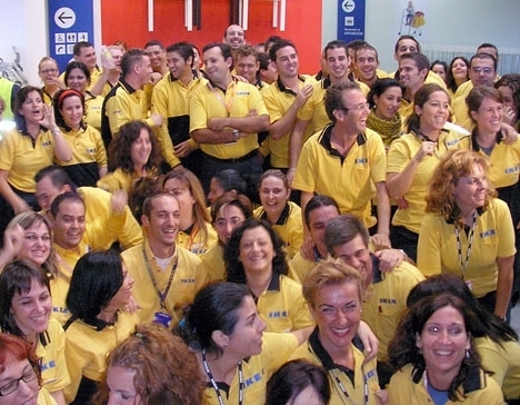 Avtalet omfattar personalen i de ledande butikskedjorna i Spanien, som IKEA.