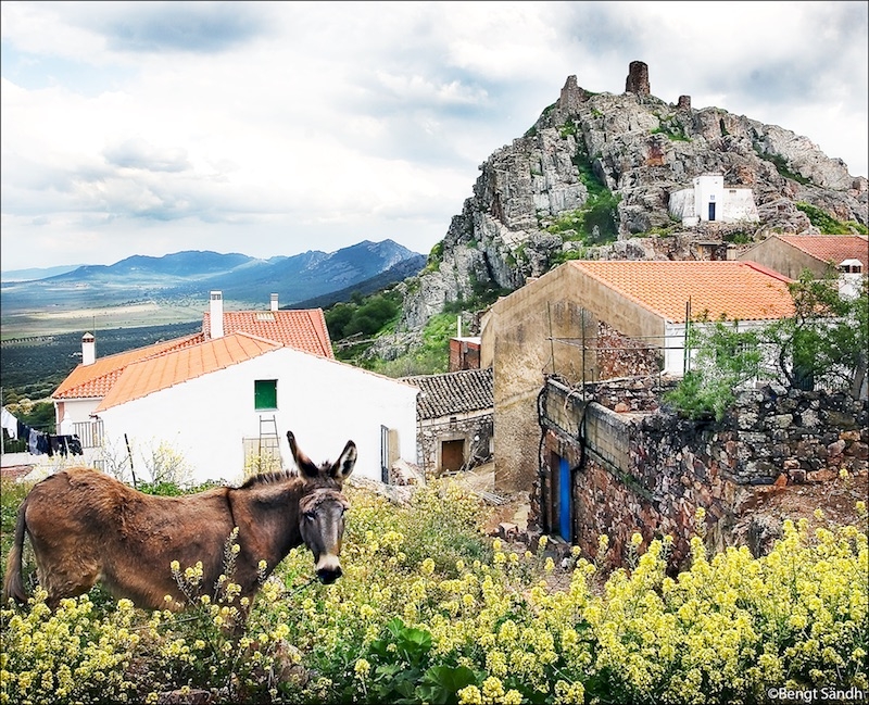 Om man reser till det riktiga Spanien kan man få uppleva samhällen som Helechal, i västra Extremadura. Foto: Bengt Sändh