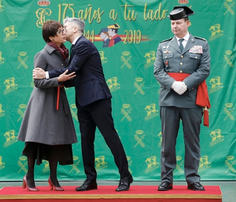 María Gámez med inrikesministern Fernando Grande-Marlaska. Foto: Guardia Civil