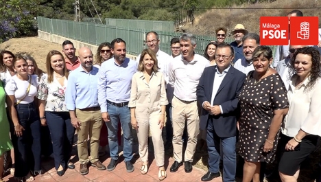 Transportministern Raquel Sánchez besökte tillsammans med PSOE:s provinsstyrelse och borgmästaren i Benalmádena Víctor Navas den plats där det nya tågstoppet projekteras. Foto: PSOE Málaga