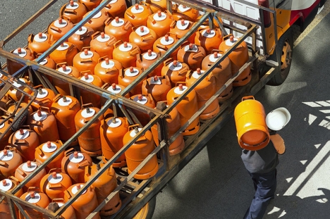 Gasolpriset nådde sin hittills högsta nivå i januari, men har nu sjunkit igen till 15,96 euro.