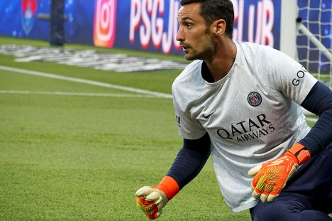Sergio Rico är andremålvakt i franska PSG och hade flugit ner till vallfärden bara timmar innan olyckan inträffade.