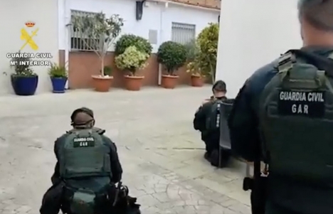 Polismän bemöttes av skottsalvor från en bostad i centrala La Cala de Mijas. Foto: Guardia Civil