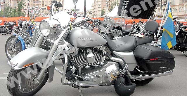 Motorcyklister från en mängd olika länder kom till feriaplatsen i Fuengirola, bland annat svenskar. Ägaren till denna skönhet lyste dock med sin frånvaro vid fototillfället.