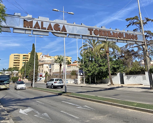 Kåsören har just flyttat med sin flickvän till Torremolinos och kåserar om sina första intryck som spaniensvensk.