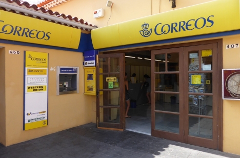 Correos är Spaniens största arbetsgivare, men personalstyrkan minskade med 1.909 anställda till 48.340 under förra året.