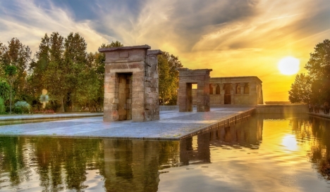 Det tusenåriga egyptiska templet Debod i Madrid uppges bjuda på en av de tio bästa solnedgångarna i Spanien.