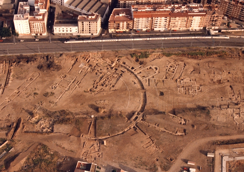 Maximiano Hercúleos palats uppges ha varit det största i hela det romerska imperiet. Det mesta av lämningarna förstördes när Córdobas tågstation byggdes i början av 1990-talet.