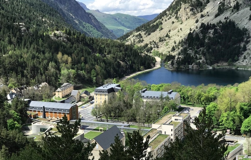 Balneario de Panticosa (Huesca) ligger mitt i Pyrenéerna och bjuder förutom på ett berömt spa, även på unika naturupplevelser. Foto: Balneario de Panticosa
