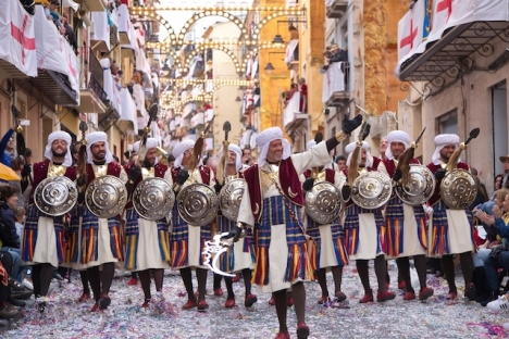 En av de populäraste historiska festerna i Spanien är Moros y Cristianos, som inte minst firas på Levantekusten, som i Alcoy.
