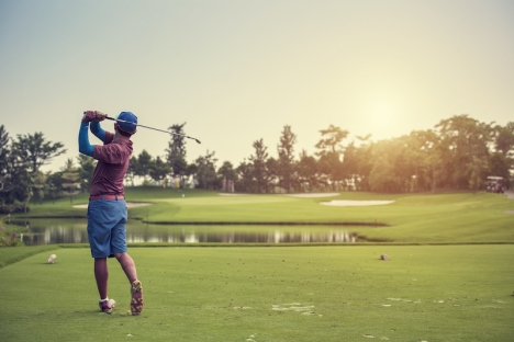 Golf är en sport som främjar hälsan på flera sätt, dels tack vare den fysiska aktiviteten som involverar i princip hela kroppen. Dels den sociala aspekten som påverkar vår psykiska hälsa. Foto: Meliá Villaitana