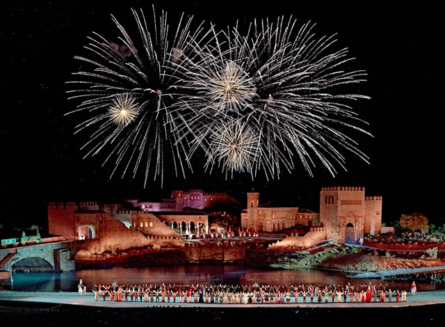 På få platser är det så underhållande att lära sig spansk historia som i nöjesparken Puy du Fou utanför Toledo.