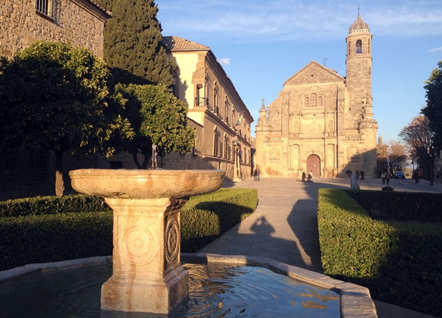 Plaza Vázquez de Molina, med gravkapellet Sacra Capilla del Salvador, är Úbedas kronjuvel.