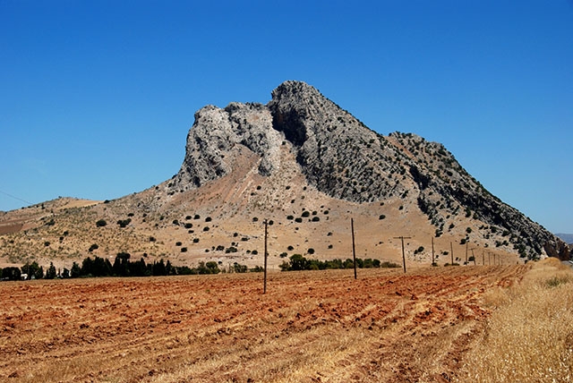 En av de mest kända och tragiska kärlekshistorierna handlar om Tagzona och Tello, som sägs ha kastat sig mot sin död från den så kallade ”Indianklippan” i Antequera.
