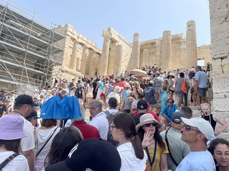 Trängsel vid Akropolis, i Aten.