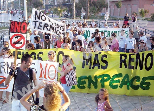 Miljödepartementet, den andalusiska regionalmyndigheten och Málaga kommun planerar för två naturgaskraftverk, ett i Campanillas och ett vid mynningen av Guadalhorce. Detta upprör de boende som oroar sig för sin egen hälsa, för turismen och naturen.