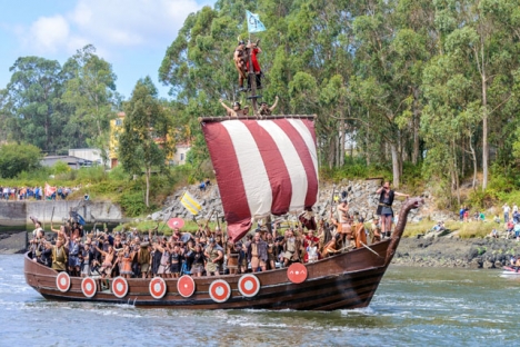 Idag iscensätts vikingarnas blodiga härjningar på Iberiska halvön i mer muntra former, som vid den årliga festivalen i Catoira (Pontevedra).