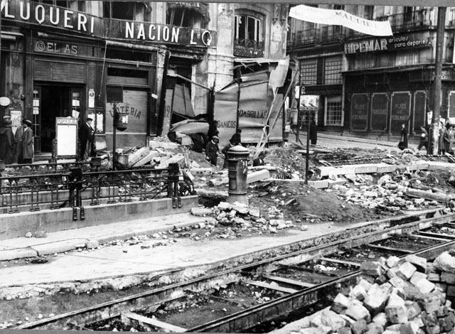 Omkring en fjärdedel av de bomber som fälldes under spanska inbördeskriget exploderade aldrig och fortfarande återfinns pjäser regelbundet. Foto: Museo Reina Sofía