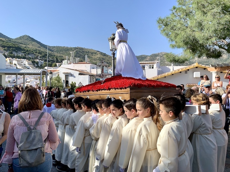 Den senaste påskprocessionen vi såg var en barnprocession 15 april 2019 i Benalmádena Pueblo. I veckan åker vi dock in till Málaga för att trängas med några 100.000 Málagabor.