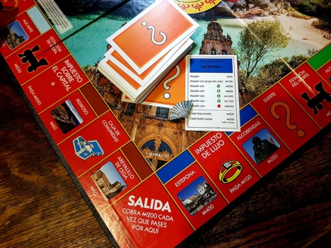 Om man ska tro den senaste spanska versionen av spelet Monopol är Estepona den dyraste kommunen i Spanien att investera i. Foto: Facebook