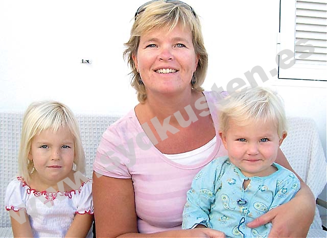 Bildtext: Louise Sverud är marknadsansvarig för Svenska Mammor, som bjuder in till ett seminarium om flerspråkighet i Fuengirola 10 november. För Louise har det varit viktigt att dela med sig av svenska språket och traditioner till de egna barnen Charlie och Rhiain.