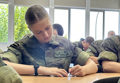 Foto av kronprinsessan Leonor första dag i uniform, vid arméregementet i Zaragoza. Foto: Casa Real