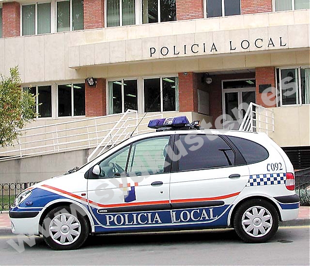 Den som vill göra en anmälan hos lokalpolisen i Fuengirola bör vara duktig på spanska, eller komma i sällskap av någon som är det.
