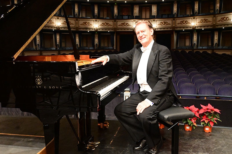 Efter att ha spelat för fulla hus i både London och Paris bjuder Helge Antoni åter på en konsert i sin nya hemstad Málaga.