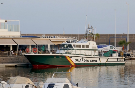 Kustbevakningsbåt i hamnen i Arrecife, Lanzarote.