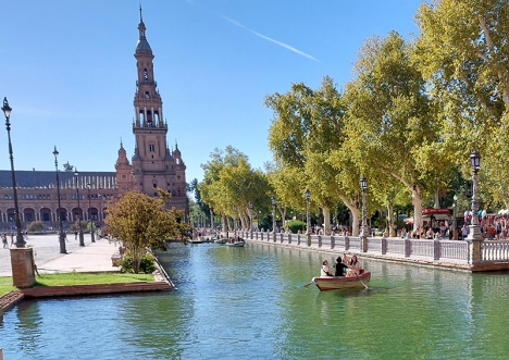 Det är olyckligt när man prickar in rekordvärme för årstiden i samtliga orter i Andalusien som besöks på rundresan, som Sevilla.