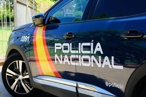 Spansk polis genomsökte den bostad som den misstänkte ligaledaren äger i Marbella.
