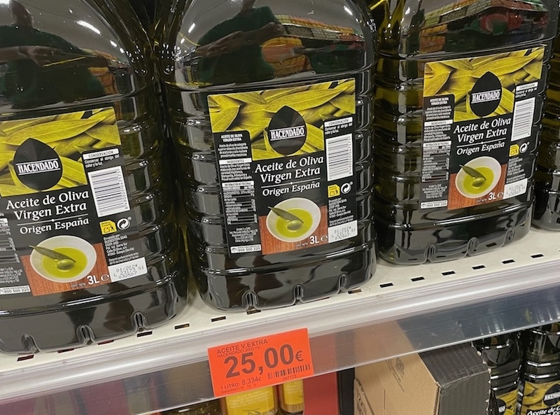 Den ledande spanska livsmedelskedjan Mercadona är en av de som anklagas för avtalade priser på olivolja.