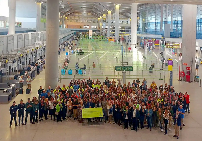 Personal på Málaga flygplats firade den 19 november milstolpen som nåtts med 20 miljoner resenärer på ett och samma år. Foto: AENA