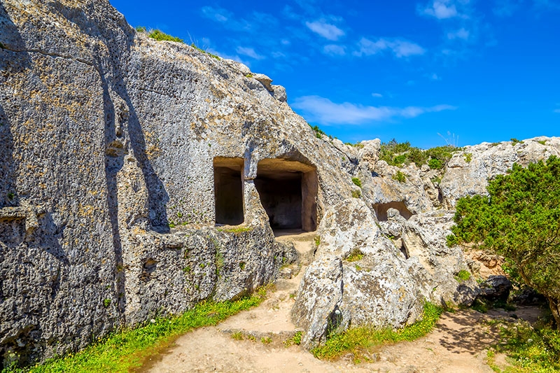 Fyndet har gjorts i en av ett flertal grottor på Menorca.