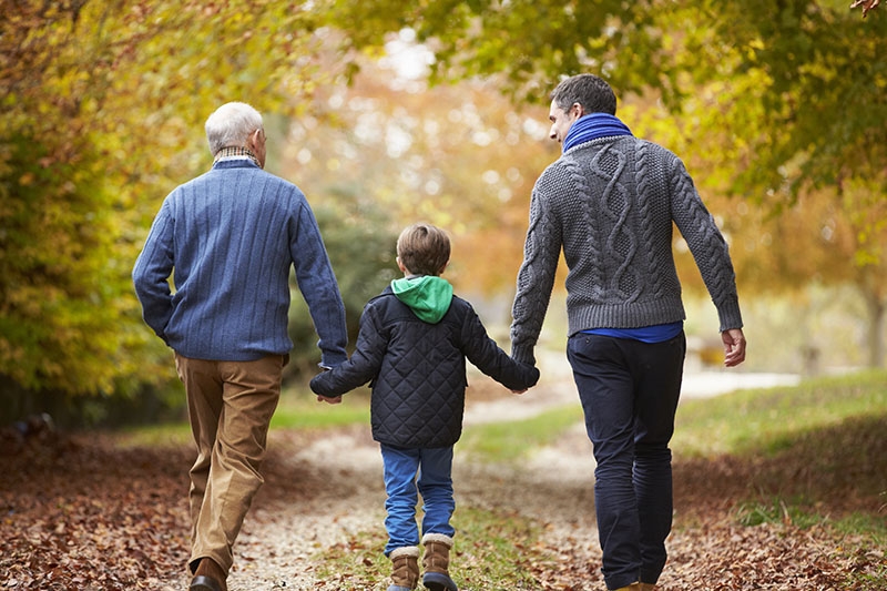 Enligt studien spelar äldre generationer en allt viktigare roll i att upprätthålla familjens ekonomiska välbefinnande.