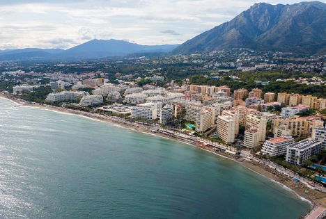 Fuengirola är en av Spanien mest tätbefolkade kommuner och drabbas särskilt hårt av det minskade vattentrycket.