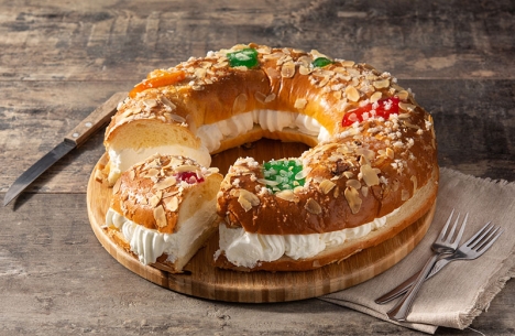 ”Roscón de Reyes” äts traditionellt i Spanien på trettondagshelgen, även om många inte kan hålla sig och tjuvstartar flera veckor före.
