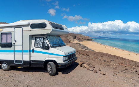 Det beräknas att 500 husbilar är olagligt ställda på Fuerteventura.
