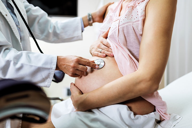 Det finns flera skillnader i hur obstetriken utövas i Spanien, jämfört med i Sverige. Troligtvis känns besöken hos barnmorska och läkare i Sverige mer personliga än i Spanien, där fokus ofta ligger på det rent medicinska.