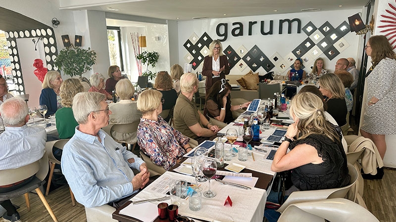 Svenskar i Världen för talan för de omkring 700.000 utlandssvenskar som finns runt om i världen. Många av dem bor i Marbella och några samlades i februari på restaurang Garum.