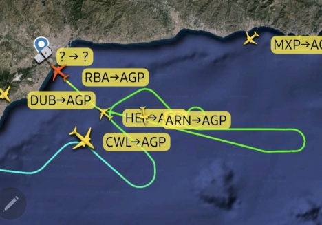 Appen Flightradar visar hur piloten på Ryanair-planet tvingades pausa inflygningen till Málaga flygplats.