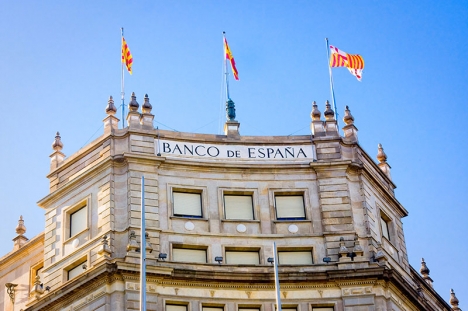 Centralbanken visar ökad optimism för den spanska ekonomin, men varnar samtidigt för ett flertal orosmoment.