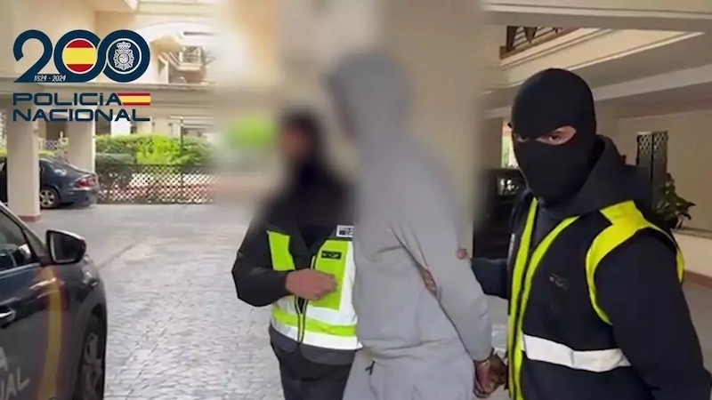 Polisen har delat bilder på gripandet. Foto: Policía Nacional