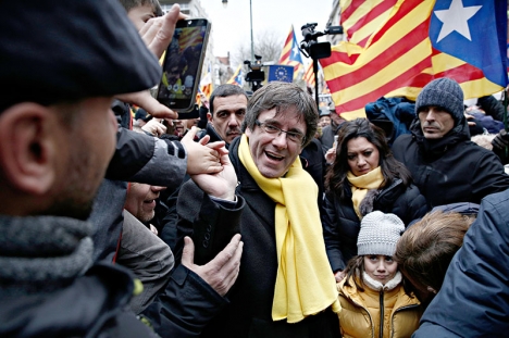 Carles Puigdemont vidhåller att hans avsättning 2017 som regionpresident i Katalonien var olaglig.