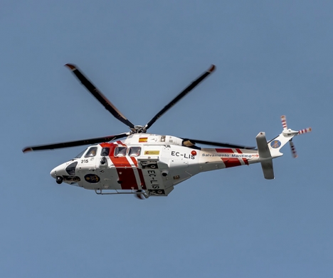 De två överlevarna undsattes i helikopter av den spanska räddningstjänsten. (Arkivbild)