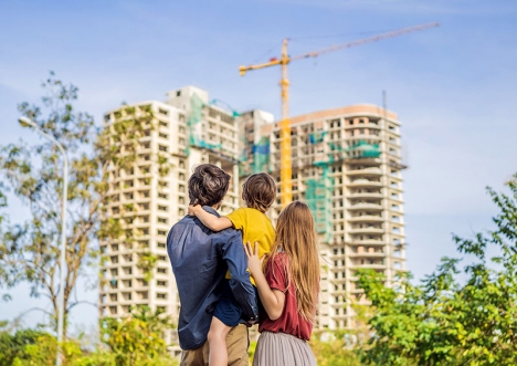 Bostadskrisen i Spanien påverkar inte bara låginkomsttagare utan även medelklassen, speciellt deras barn.