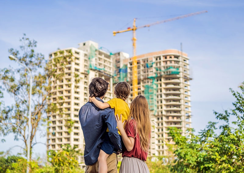 Bostadskrisen i Spanien påverkar inte bara låginkomsttagare utan även medelklassen, speciellt deras barn.