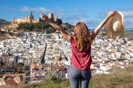 Spanien kan eventuellt gå om Frankrike i år som världens mest besökta turistland.