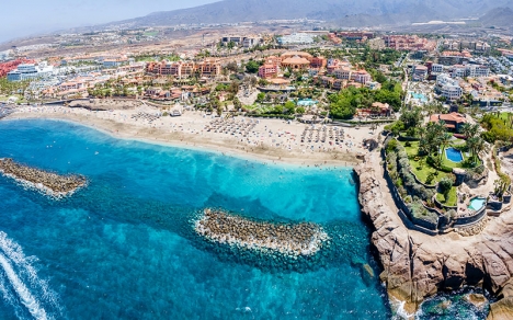 Tre av de åtta orter som kräver att bli klassade som turistkommuner finns på Kanarieöarna, bland dem Adeje på Tenerife.