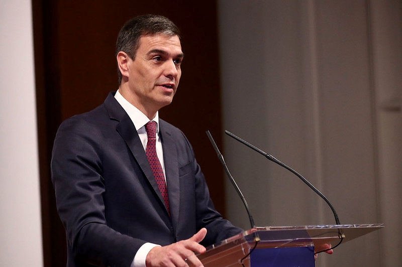 Sánchez meddelar att visum-erbjudandet som infördes under finanskrisen ska upphöra.